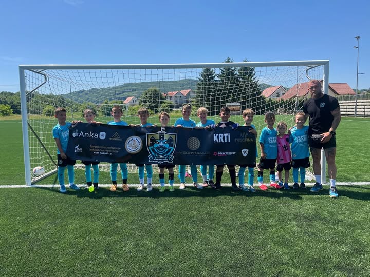 Ekipa NK Dolomiti Frogs med druženjem