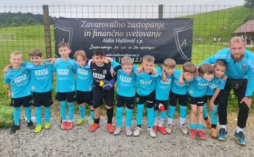 Igralci NK Dolomiti Frogs na skupinski fotografiji